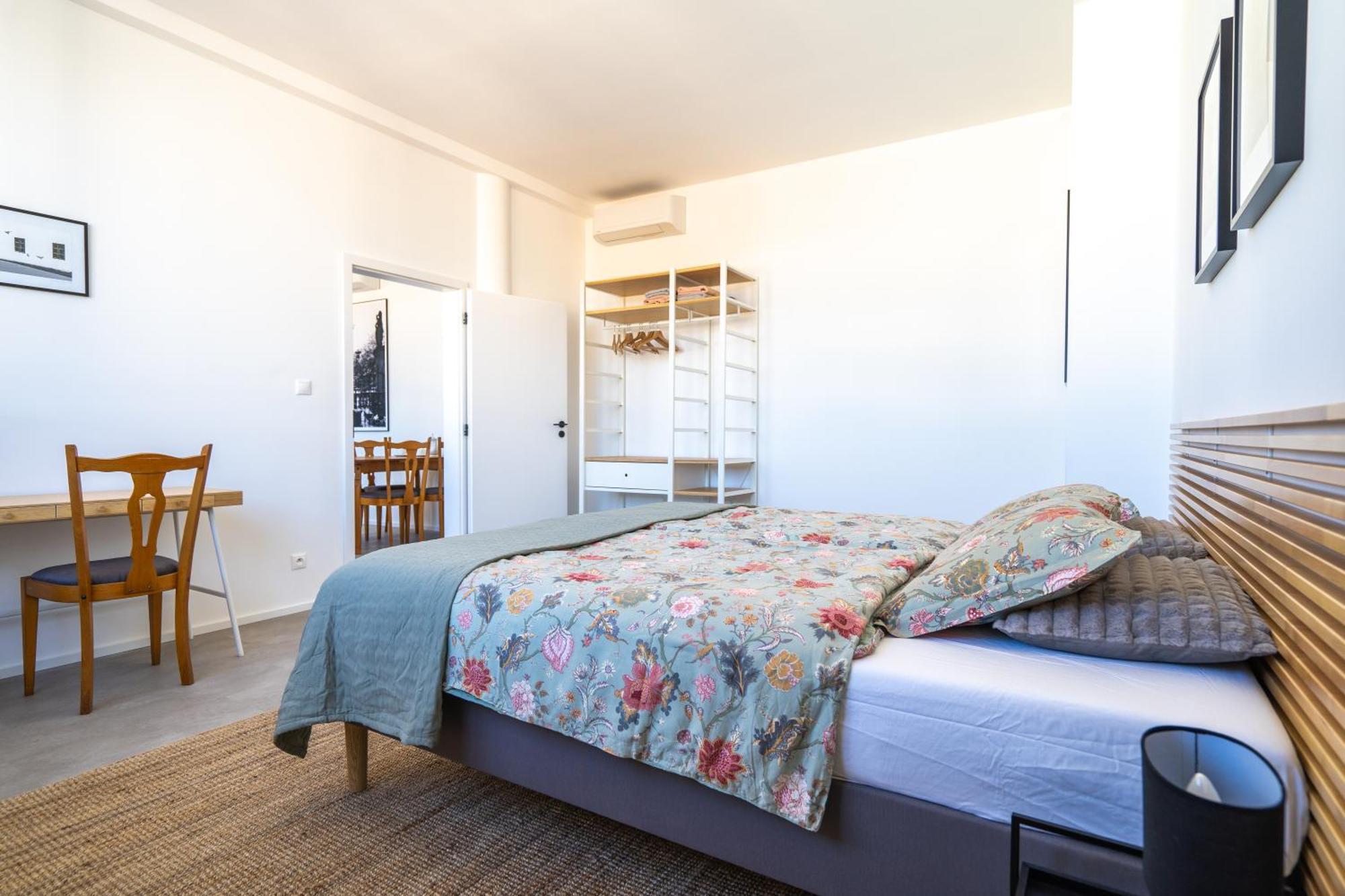 Old Town Apartment Black Bratislava Bagian luar foto