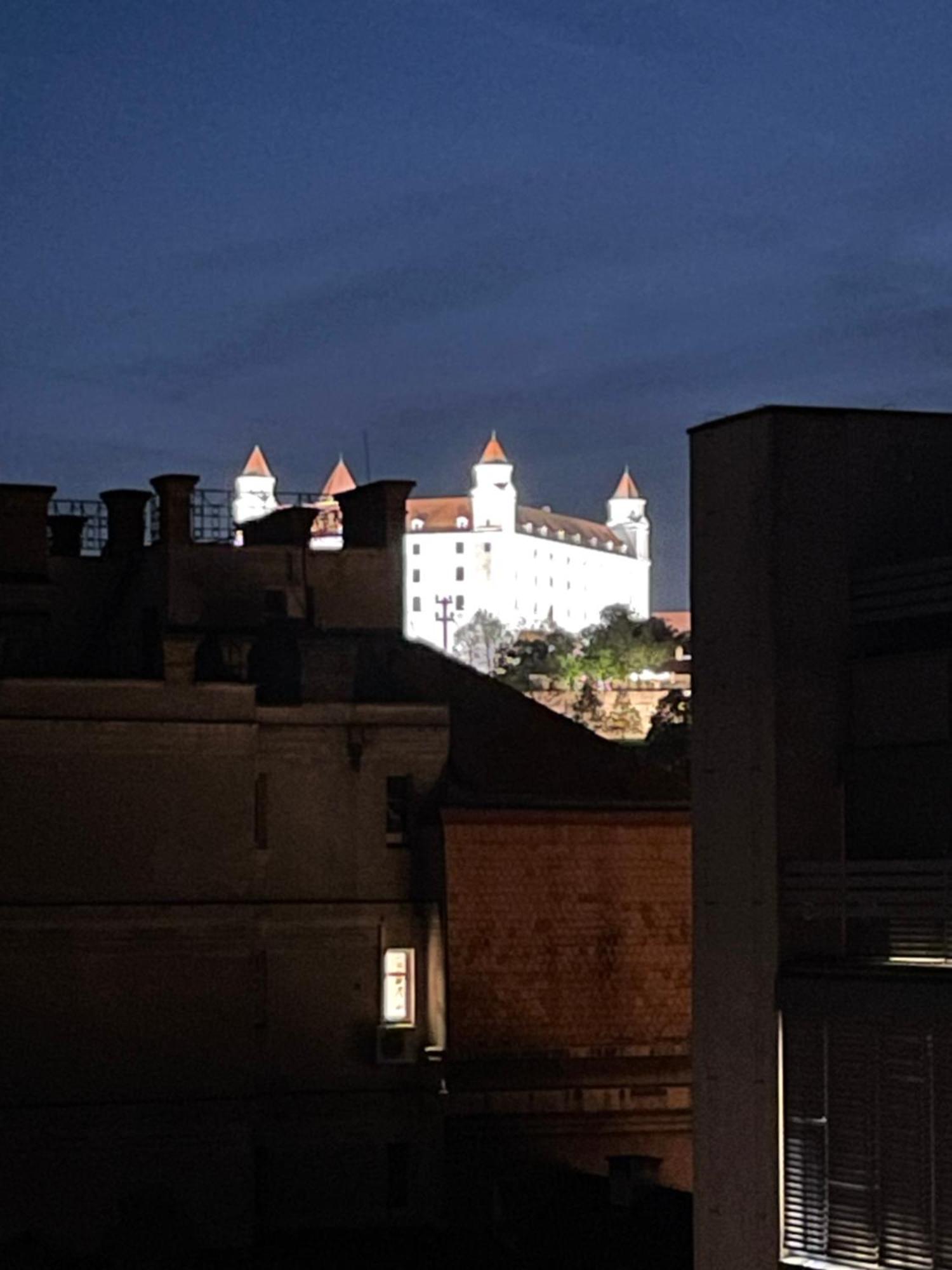 Old Town Apartment Black Bratislava Bagian luar foto