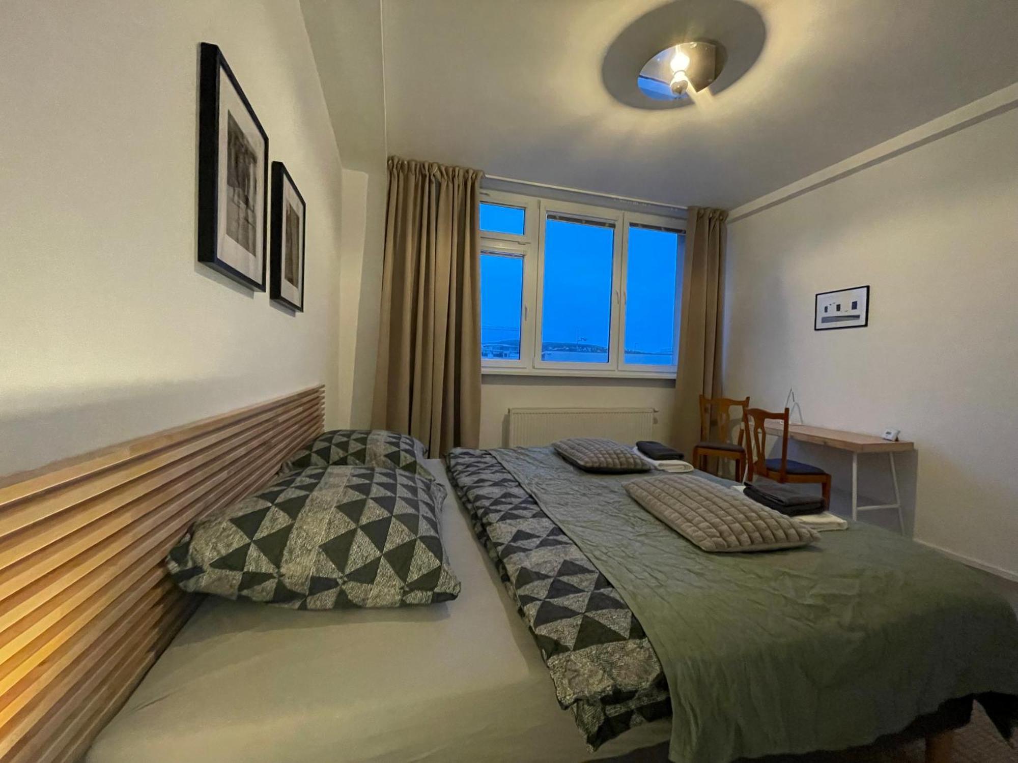 Old Town Apartment Black Bratislava Bagian luar foto
